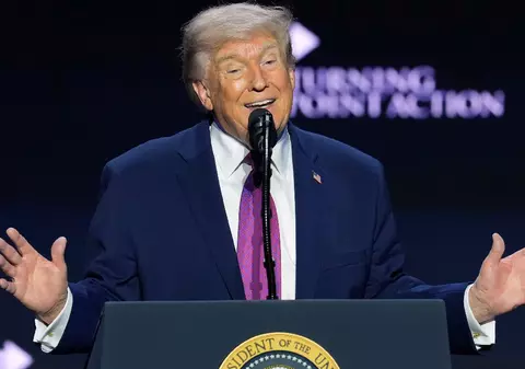 Donald Trump spune că a găsit „documente foarte interesante” despre OZN-uri: „Primele publicări vor începe foarte, foarte curând”