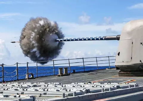Marina SUA a folosit din nou tunul de punte în luptă, pentru prima dată după aproape 40 de ani