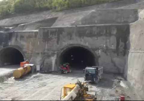 Moment istoric pe Valea Oltului, pe Autostrada Sibiu-Pitești: Tunelul Robești, la doar câțiva metri de prima străpungere totală a muntelui