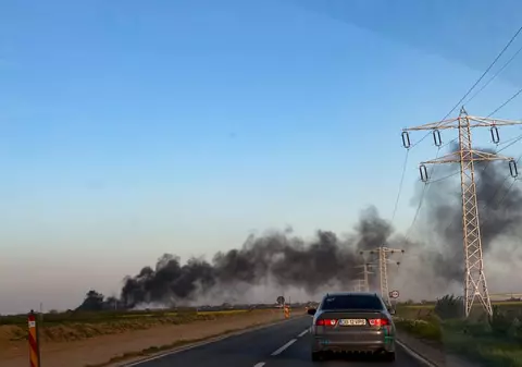 Poluare masivă într-o comună de lângă București: „Ard mereu cabluri aici că polițția nu vine duminica”