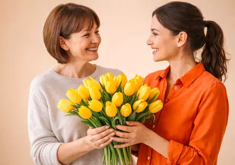 Ziua Mamei se sărbătorește în mai. 5 idei simple cu care să o surprinzi