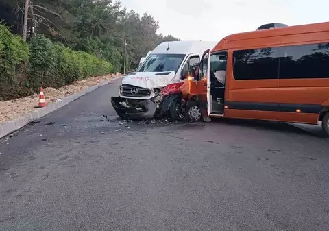 Șase români răniți în Antalya după un accident violent între două microbuze turistice