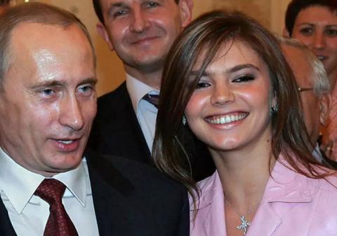 Educația copiilor lui Vladimir Putin și ai Alinei Kabaeva costă 43.000 de euro pe lună. Iau lecții private de limbi străine și au trei guvernante