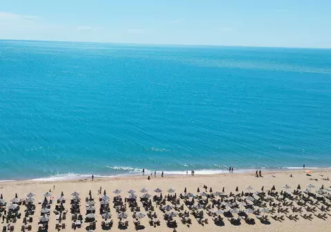 Cât costă cazarea și șezlongurile în Bulgaria, Grecia, Croația și Italia pentru vacanța de vară, în 2026