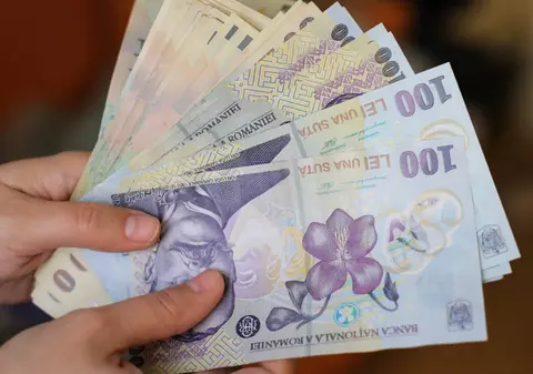 Peste 8,3 milioane de români sunt acționari fără să știe la mari companii de la bursă. Cum afli câți bani ai strâns