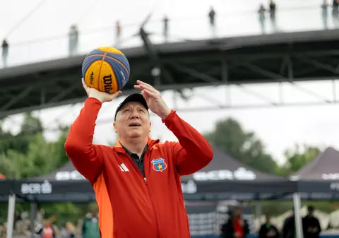 Slam-dunk acrobatic peste o mașină la BCR Sport Arena Streetball. Festivalul de sport urban i-a adus pe eroii de la Sevilla pe terenul de baschet