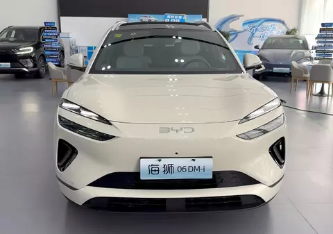 Mașina cu 1.845 km autonomie și un consum de 3,3 l la 100 kilometri se vinde în China. BYD Sealion 06 DM-i costă 20.226 de euro