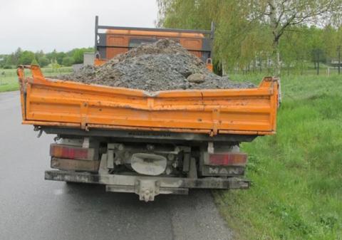 Un român fără permis conducea un camion bun de dus la fier vechi, pe o șosea din Germania