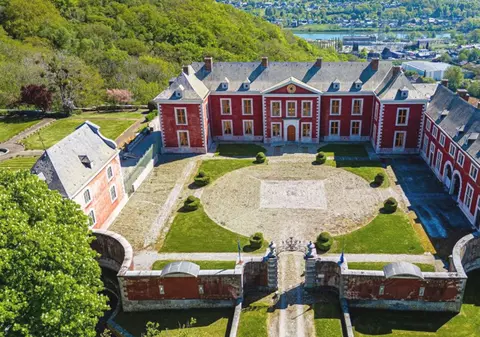 Un castel vechi de 300 de ani în Belgia, mai ieftin decât un penthouse în Constanța. Ce cumperi de 1.750.000 de euro