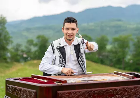 Povestea tânărului român care a cântat la țambal la reședința lui Donald Trump:  „Am învățat în mai puțin de 10 minute celebra «My Way» a lui Frank Sinatra”