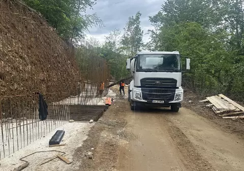 „Drumul Regelui”, șoseaua de 42 de milioane de euro din Munţii Zarandului, între Arad şi Hunedoara:  lucrările avansează „într-un ritm accelerat”