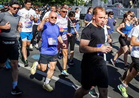 Emil Boc, la sprint prin centrul orașului la Zilele Clujului. Timpul-surpriză scos de primar la cursa de 3 kilometri