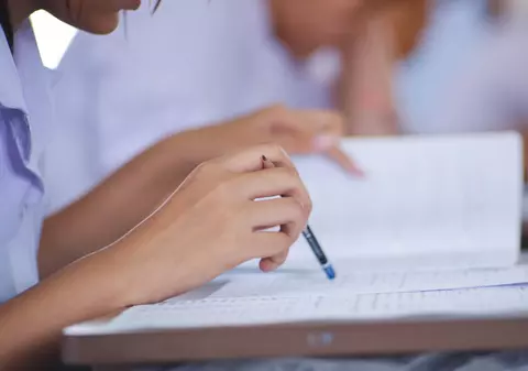 Cum se rezolvă subiectele la Evaluarea Națională 2026, clasa a IV-a, proba la Matematică și Științe ale naturii. Ce răspunsuri a dat AI-ul