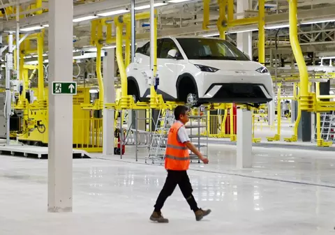 Gigantul chinez BYD, negocieri pentru preluarea unor fabrici Stellantis în Europa. Marca de lux Maserati, pe lista de interes
