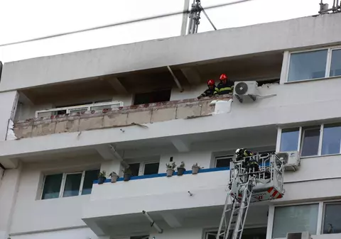 Locuitorii din blocul peste care a căzut drona la Galați se vor putea întoarce în apartamente, dar momentan nu vor avea nici gaze și nici curent electric