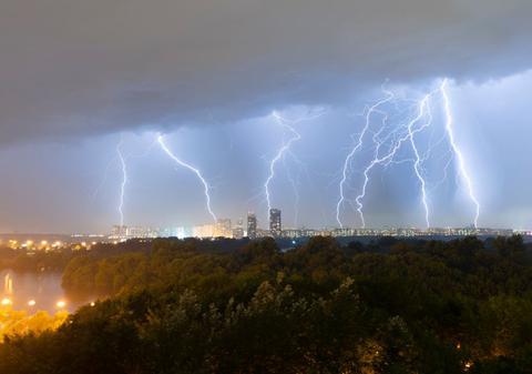 Harta ANM cu județele lovite de fenomene meteo extreme. 48 de ore de cod galben de furtuni și ploi torențiale