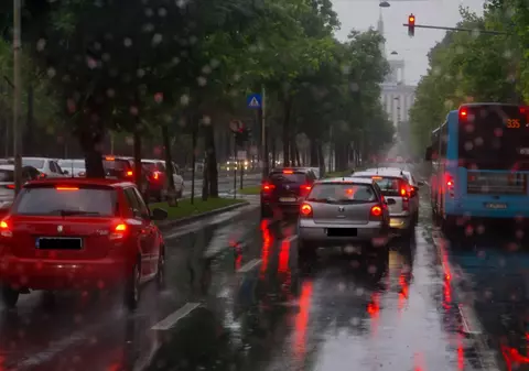 Mesaj RO-Alert trimis populației după avertizările ANM de ploi torențiale, vijelii și grindină: ce recomandă autoritățile
