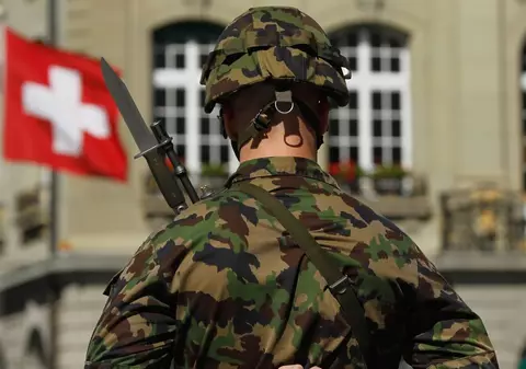 Un expert militar a fost dat afară din armată după 25 de ani pentru că „vorbea încet” și ținea cursuri prea „monotone”