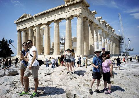 Mesajul unui ministru grec pentru românii care vor să meargă în vacanță în Grecia: „Există anumite reguli”