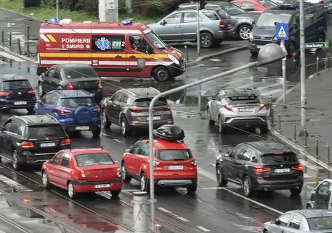 92 de intersecţii şi treceri de pietoni din București vor avea semafoare inteligente, cu 305 camere şi 1.500 de senzori