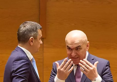 Parlamentari traseiști cumpărați en detail de Bolojan sau vot în grup cu Grindeanu? 