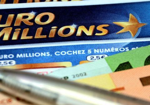 Doi jucători care au câștigat la EuroMillions aproape 49 de milioane de euro au cumpărat biletele din același loc