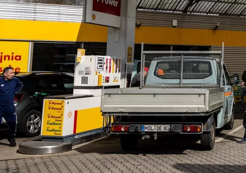 Țara europeană unde benzina costă doar 1,49 euro/litru îi atrage ca un magnet pe șoferii vecini să alimenteze