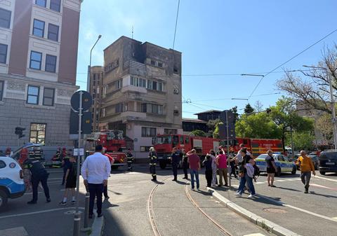 Incendiu în București, la un bloc aproape de Gara de Nord. O femeie a fost găsită inconștientă și cu arsuri pe față și 10 au fost evacuate