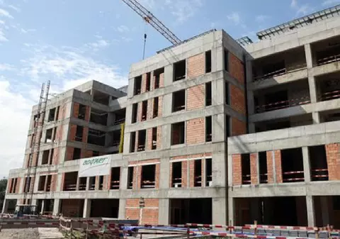 Construcția clădirii Institutului Marius Nasta e oprită pentru că s-au terminat banii din PNRR, constructorii au plecat acasă fiindcă statul nu plătește facturile