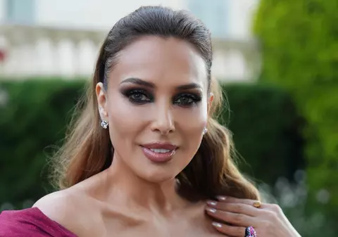 Imagini inedite de la Cannes 2026 cu Iulia Vântur. Apariție spectaculoasă a vedetei la Gala amfAR într-o rochie, care i-a pus în valoare silueta impecabilă