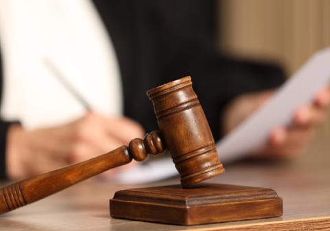 O mamă le-a strigat părinților unei fetițe „români nenorociți”, pentru că se certa cu fiica ei. Ce a decis magistratul spaniol care a judecat cazul
