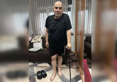 Pentru a nu ajunge în scaunul cu rotile, Petre are nevoie de 10.000 de euro. Bărbatul suferă de coxartroză și ar trebui să fie operat cât mai curând pentru a i se implanta proteze la șold