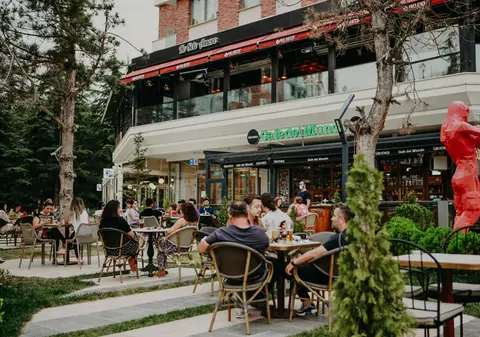 Detaliile care transformă o cafenea banală într-un loc instagramabil