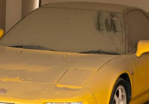 Supermașină de un milion de dolari, abandonată și acoperită de praf, într-un garaj din Tokyo: „E Sfântul Graal”