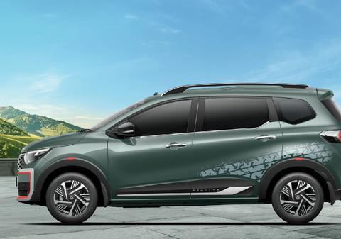 Mai ieftină decât o Dacia: ce mașină cu 7 locuri vinde Nissan cu doar 6.200 de euro