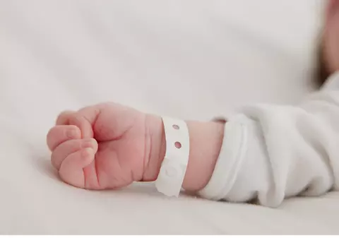 Medic de la Maternitatea Polizu, amendat după moartea bebelușului născut prematur. DSP a sesizat Colegiul Medicilor pentru un posibil caz de malpraxis