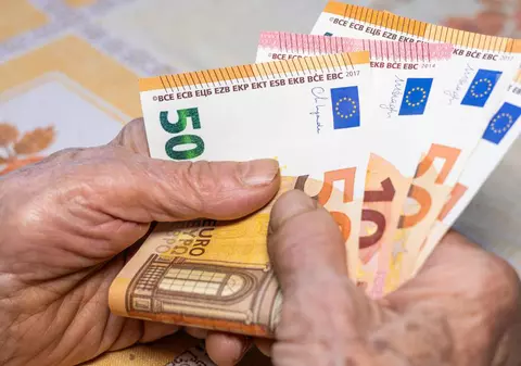 Cum poate ajunge un pensionar să ia peste 4.500 de euro pensie dacă depășește 40 de ani de muncă, în Slovenia