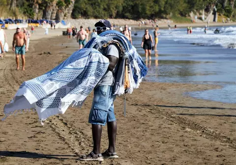 Cinci plaje care te vor dezamăgi și alternativele lor spectaculoase, unde nu ești sufocat de betoane și gunoaie