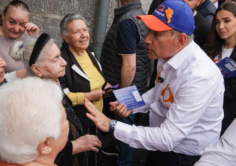 Kremlinul investește 50 de milioane de dolari în turism electoral pentru a-l dărâma pe premierul Armeniei