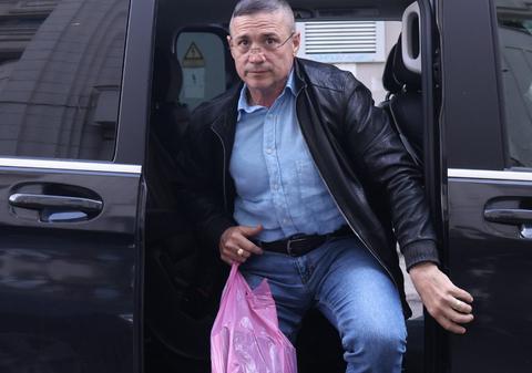 Fostul șef al Parchetului de pe lângă Curtea de Apel Constanța, Gigi Valentin Ștefan, prins cu peste 100.000 de euro cash. Procurorul Teodor Niță, adus cu duba la Parchetul General în același dosar