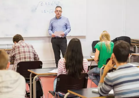 Profesorii pot primi o mărire de salariu de 25%. Cum se acordă gradația de merit pentru care actele se depun între 26 și 28 mai