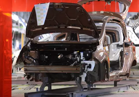 Uzina Ford de la Craiova produce acum baterii: mai puține motoare EcoBoost, mai multe electrice produse în România și despre viitorul robotizat