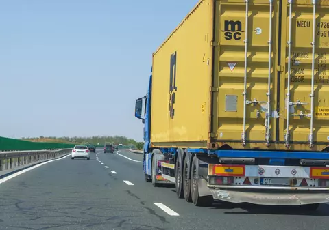 14.429 de camioane au transportat pe o singură șosea din România, într-o lună, mai multă marfă decât aveau voie legal