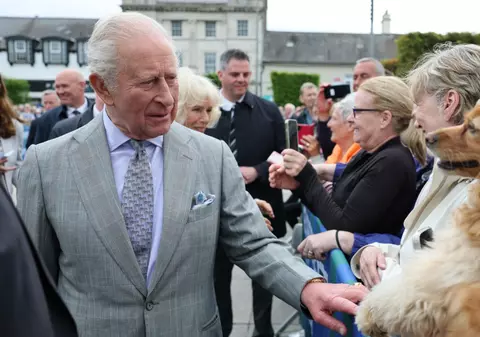 Moment stânjenitor pentru regele Charles în Irlanda de Nord. Un localnic i-a atras atenția imediat