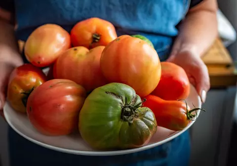 Cum alegi cele mai dulci roșii din piață. Soiurile recomandate și trucurile care îți arată dacă sunt coapte natural
