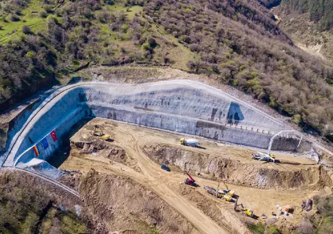 Începe construcția pe secțiunea montană de pe Valea Oltului. Turcii de la Mapa-Cengiz vor lucra la tunelul Balota și încă 15 viaducte din Autostrada Sibiu - Pitești
