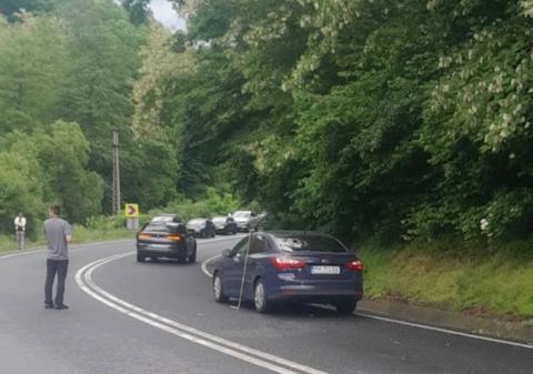 Patru mașini, în care se aflau 10 persoane, implicate într-un accident pe DN 1 în Sibiu. Traficul este complet blocat