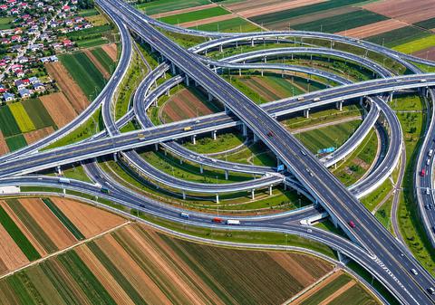 Primul turbion gigantic de autostradă din România se întinde pe 220 de hectare, are 3 etaje, 8 bretele și va uni A7 de A8, în Pașcani
