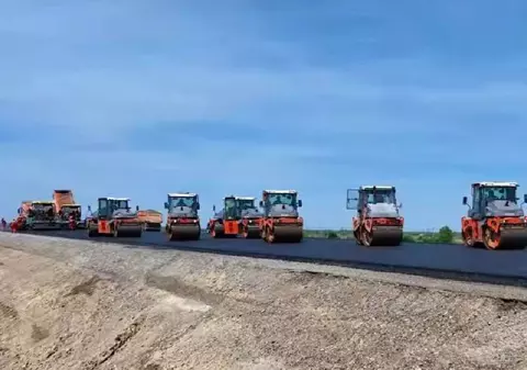 Umbrărescu trimite 1.500 de muncitori şi 600 de utilaje pe lotul 3 din Autostrada Moldovei, unde sunt întârzieri din cauza ploilor din ultimele săptămâni