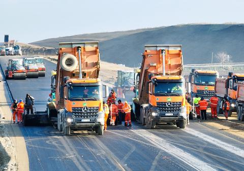 UMB Spedition a semnat oficial primul contract pentru autostrada A8 finanțat din SAFE. Aproape un miliard de euro pentru un lot de 27 de kilometri